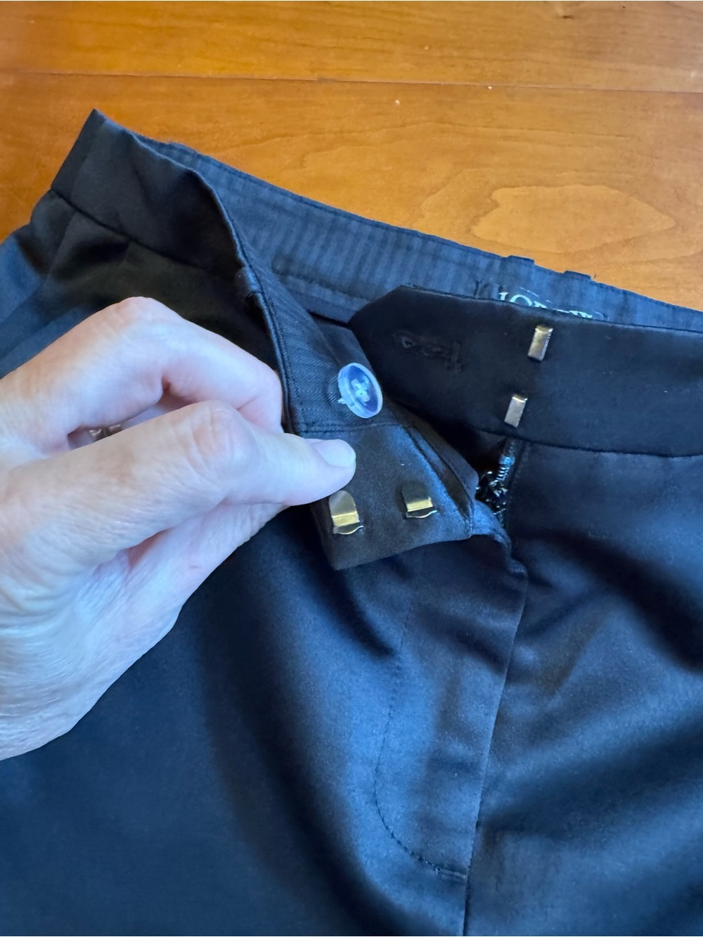 J Crew Black Satin Pencil Skirt Size 4 - Picture 9 of 12